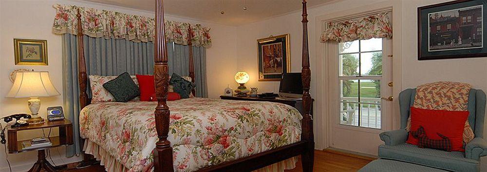 Sabal Palm House 3*