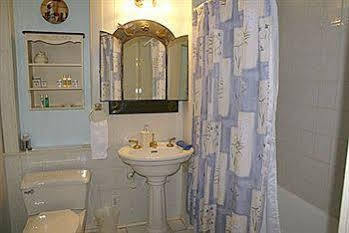 Sabal Palm House 3*